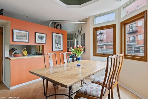 1014 Oakdale Ave, Chicago IL 60618-7324 exterior