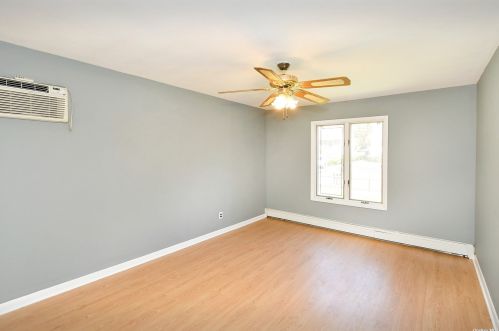 32 Lieper St, Huntington Station, NY 11746-3826