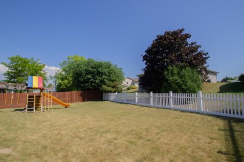 924 Crestview Dr, Watertown WI 53094-6005 exterior