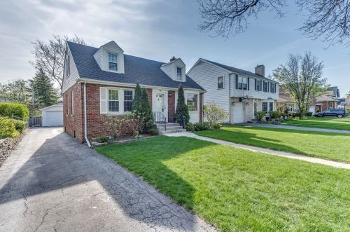 333 Highview Ave, Elmhurst, IL 60126-2221