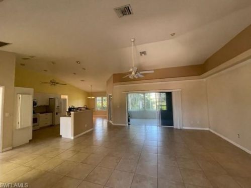 105 Bordeaux Cir, Naples FL 34112-7162 exterior