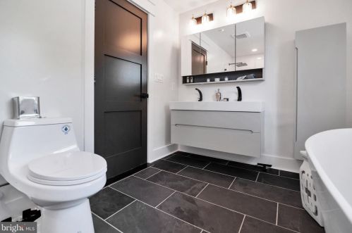 102 Ritchie Ave, Silver Spring MD  20910-5112 exterior