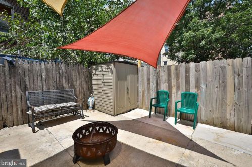 1524 Leithgow St, Philadelphia PA 19147-1514 exterior