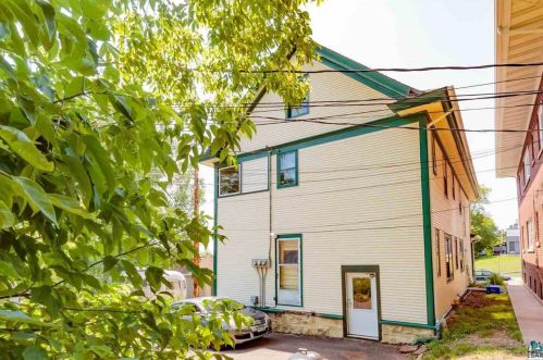 318 12 Ave, Duluth MN 55805-2217 exterior