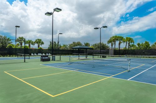 10760 Hartwick Dr, Fort Pierce FL 34987-1923 exterior