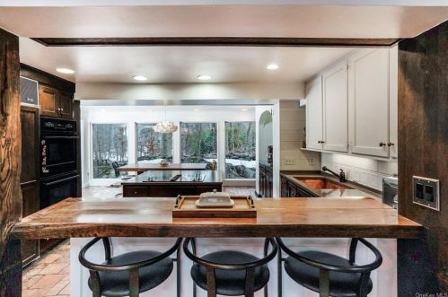 6 Half Mile Rd, Armonk NY exterior