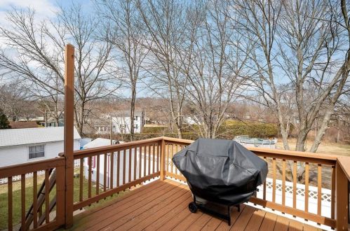 19 Virginia Ave, Woonsocket RI 02895-5630 exterior