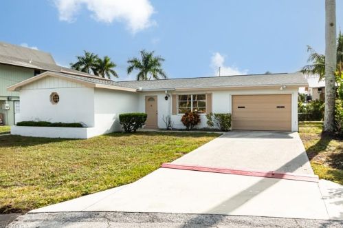 2700 Shoreview Dr, Naples, FL 34112-5840