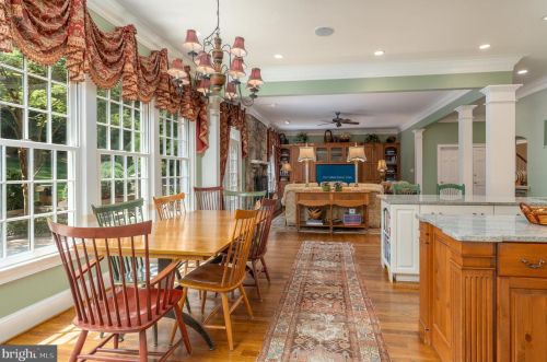 1250 Daleview Dr, Mc Lean VA 22102-1538 exterior