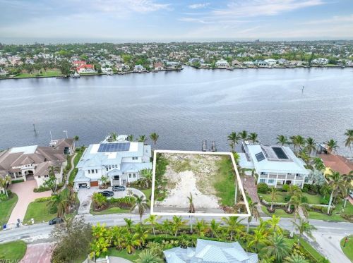 2188 Kingfish Rd, Naples FL 34102-1536 exterior