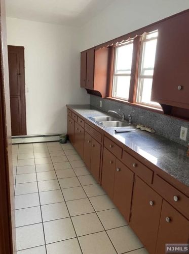 112 Summit Ave, Outwater NJ 07026-2813 exterior