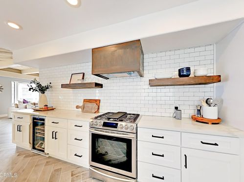 2311 Victoria Ave, Oxnard CA 93035-2969 exterior