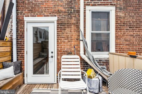 240 Fairmount Ave, Philadelphia PA  19123-2928 exterior