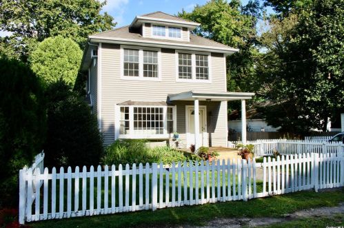 14 Edwards Pl, Huntington Station, NY 11746-1000