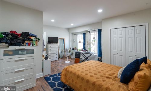 1900 18th St, Philadelphia PA 19121-3318 exterior