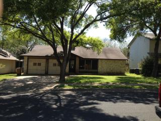 2805 Norfolk Dr, Austin TX  78745-6842 exterior