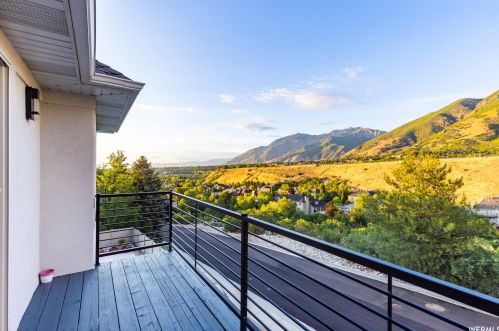 9093 Cyn Gate Cir, Sandy UT 84093-3807 exterior