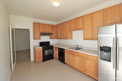 607 Evergreen Ct, New Brunswick NJ 08902-2337 exterior