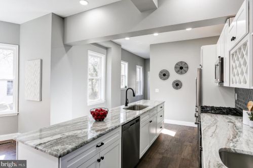 30 Race Ave, Lancaster PA 17603-3149 exterior