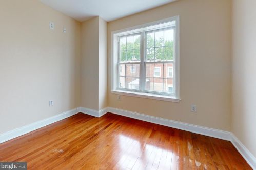 2720 10th St, Philadelphia PA 19133-1511 exterior