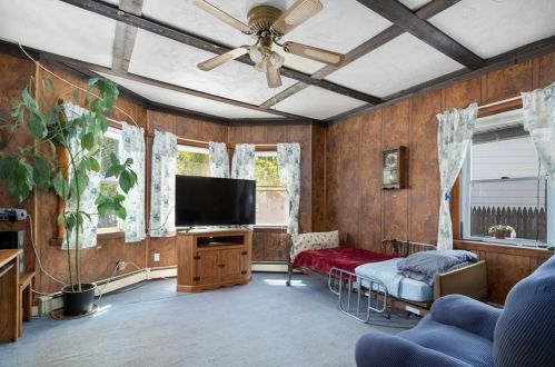 203 Sunnyside Ave, Woonsocket RI 02895-5103 exterior