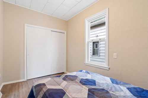 2812 8th St, Milwaukee WI 53215-3933 exterior