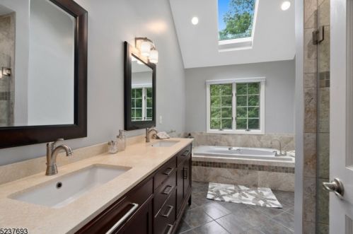 75 Hidden Glen Dr, Sparta NJ  07871-3843 exterior