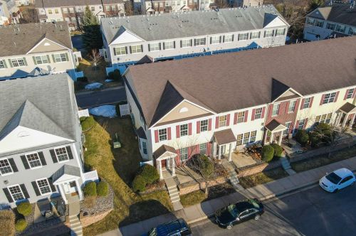 2169 Shamrock Pl, Chaska MN 55318-5404 exterior