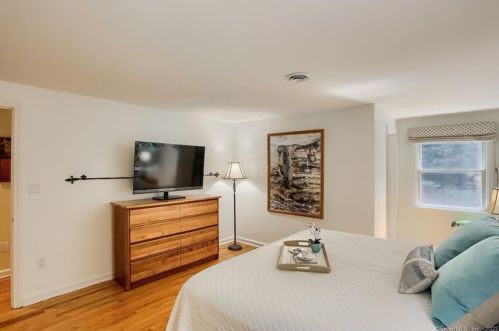 70 Old Belden Hl Rd, Wilton CT 06897-4216 exterior