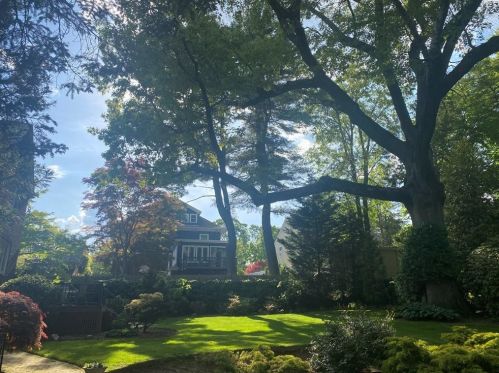 16 Freeman Pkwy, Providence, RI 02906-3323