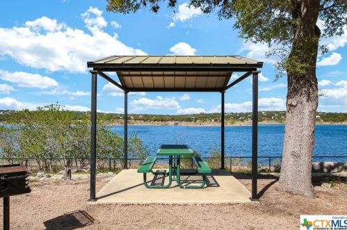 499 Mystic Pkwy, Spring Branch TX 78070-5417 exterior