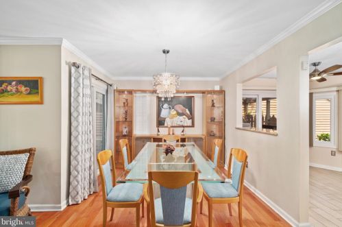 9 Riverbend Dr, New Brunswick NJ 08902-1100 exterior