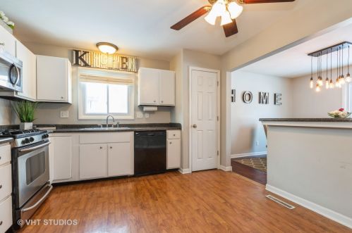 939 Abbington Dr, Bull Valley IL 60014-7817 exterior