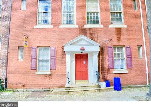 330 Juniper St, Philadelphia PA 19107-5818 exterior