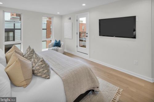 959 Marshall St, Philadelphia PA 19122 exterior