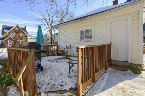 1526 State Ave, Moon Twp PA  15108-2052 exterior