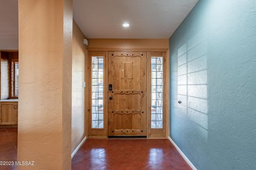 4305 Avenida Del Cazador, Tucson AZ  85718-7065 exterior