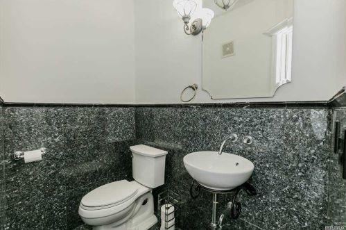 1541 1 St, Babylon NY 11704-5059 exterior