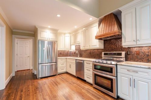 11 Bohler Mews, Atlanta GA 30327-1141 exterior