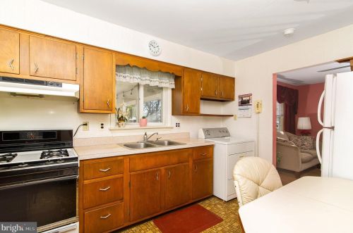 26 Sta Ave, Somerdale NJ 08083-1314 exterior