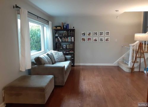 571 Sunderland Rd, Teaneck NJ  07666-2030 exterior