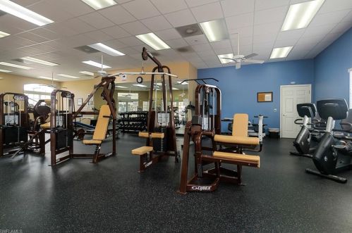 2816 Amberwood Ln, Naples FL 34120-7523 exterior