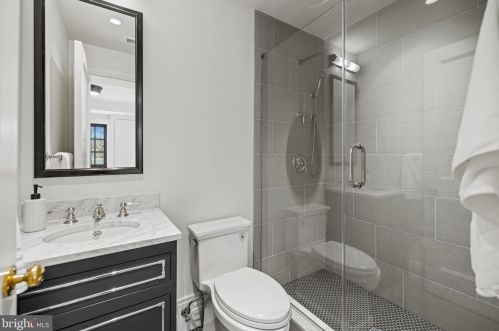 1667 Avon Pl, Washington DC 20007-2959 exterior