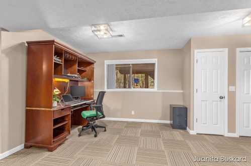 2461 Orchard Valley Dr, Fennville MI  49408-8461 exterior