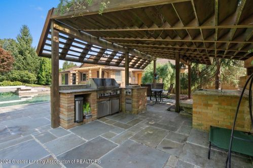 1607 Hitching Post Rd, East Lansing MI 48823-2141 exterior