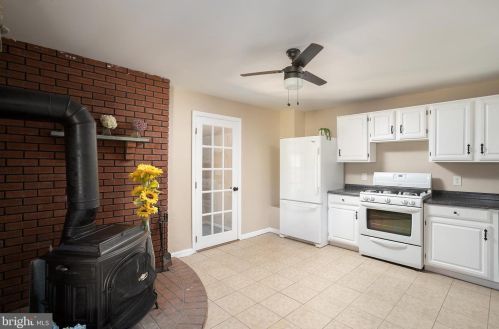 450 New York Ave, Columbus NJ 08022-2021 exterior