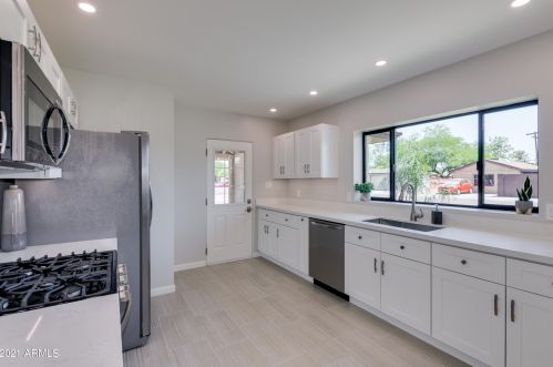 2902 18th Ave, Phoenix AZ  85015-6118 exterior