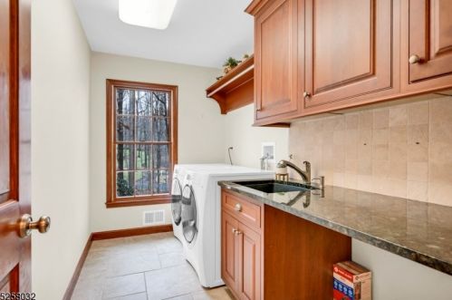 28 Chester Woods Dr, Chester NJ  07930-2828 exterior