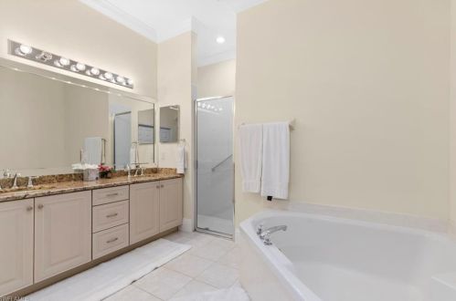 1806 Leamington Ln, Naples FL 34109-1453 exterior