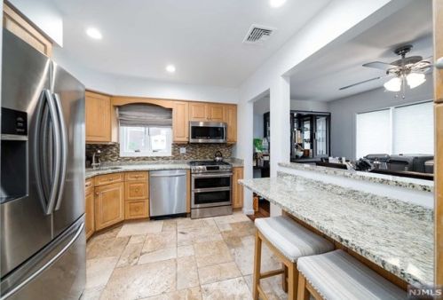 3 Thompson St, Dumont, NJ 07628-3616